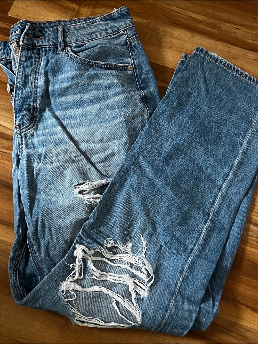 American Eagle Outfitters Light Blue Ripped Relaxed Jeans